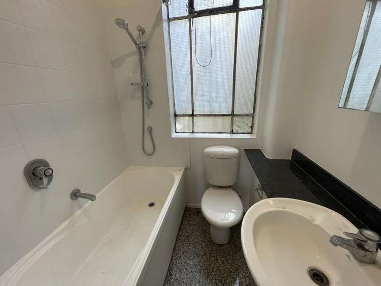 2A/22-26 High Street 10015_7