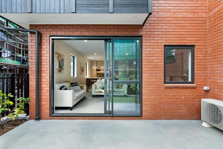 6 Cassino Terrace Mount Albert_17