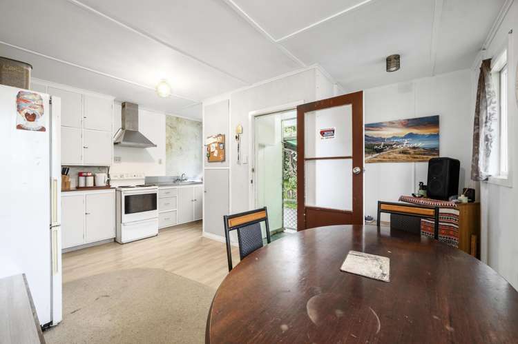 154 Clayton Road Mangakakahi_11