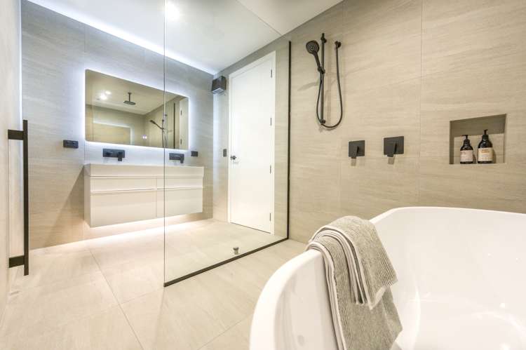 24 Commodore Place Britannia Heights_10