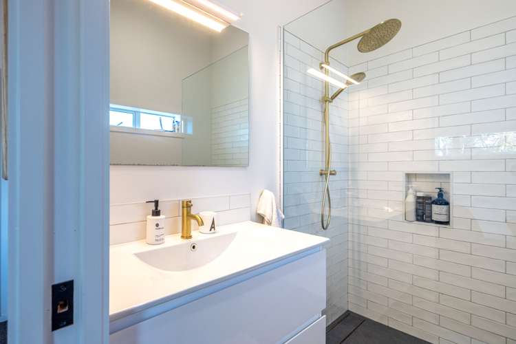 52 Calais Terrace Ostend_19