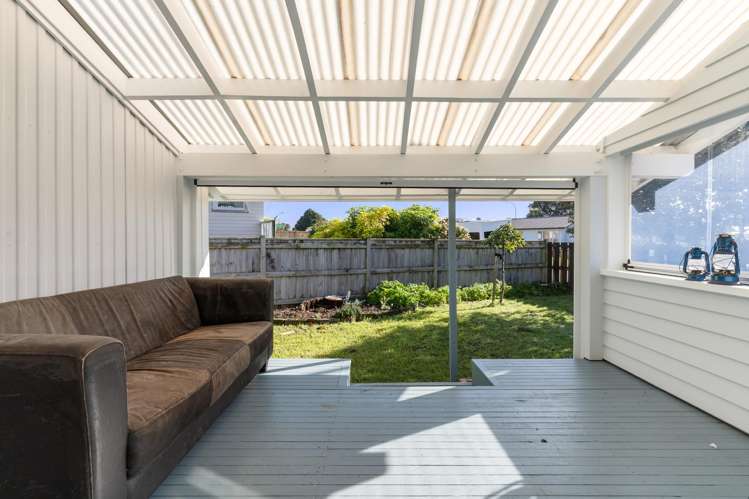 8 Montmere Avenue Te Atatu Peninsula_18