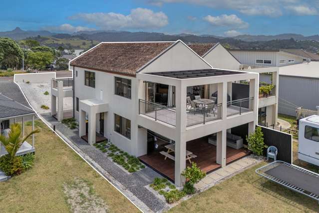 MODERN TOWN HOUSE WITH SCENIC VIEWS