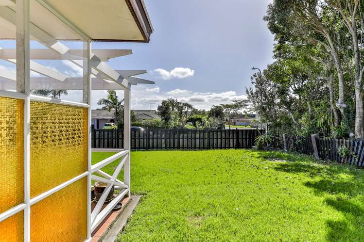 2/5 Vivian Wilson Drive Eastern Beach_4