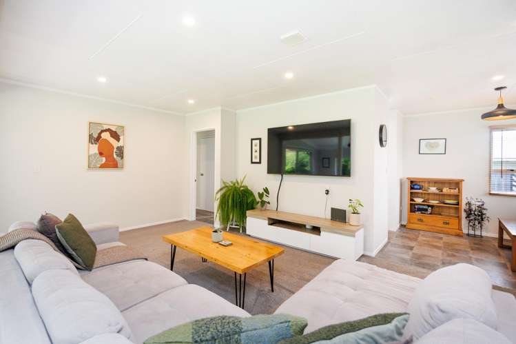 27 Ferndale Place Feilding_17