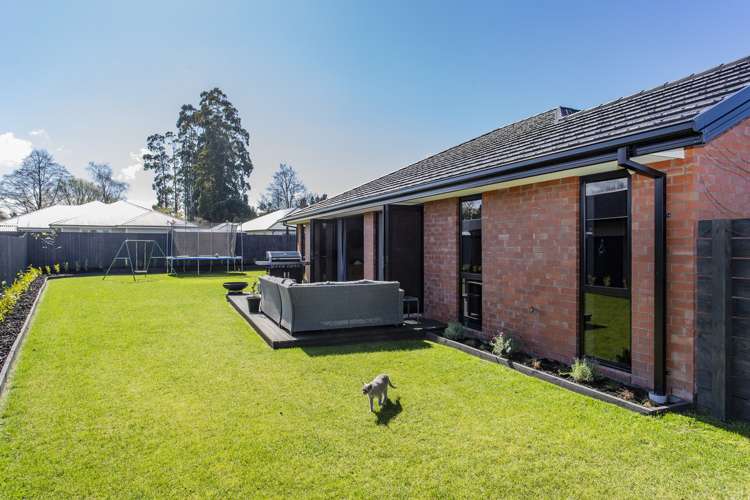 25 Fearne Drive Woodend_12