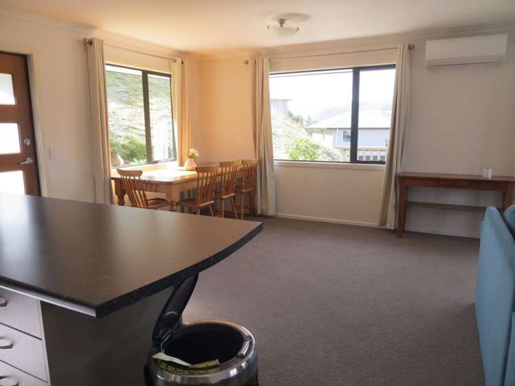 25 Saint Lawrence Street Toi Toi_5