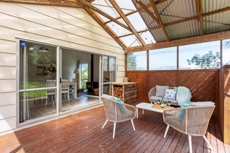 8 Wiriana Place Stanmore Bay_16