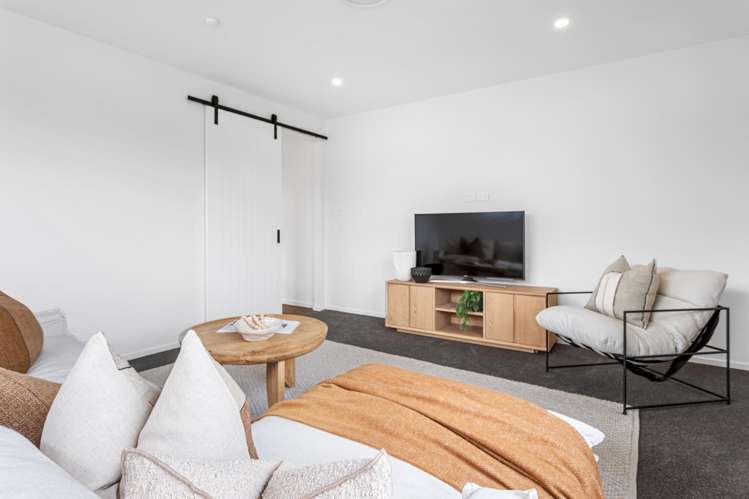 22 Longfields Road_5