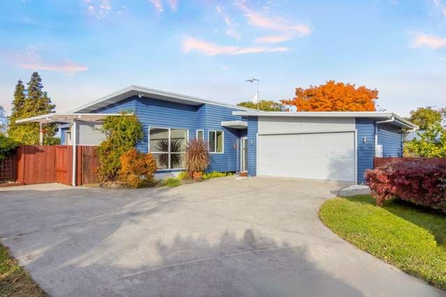 Prime Location, Ideal Family Living- School Zone!