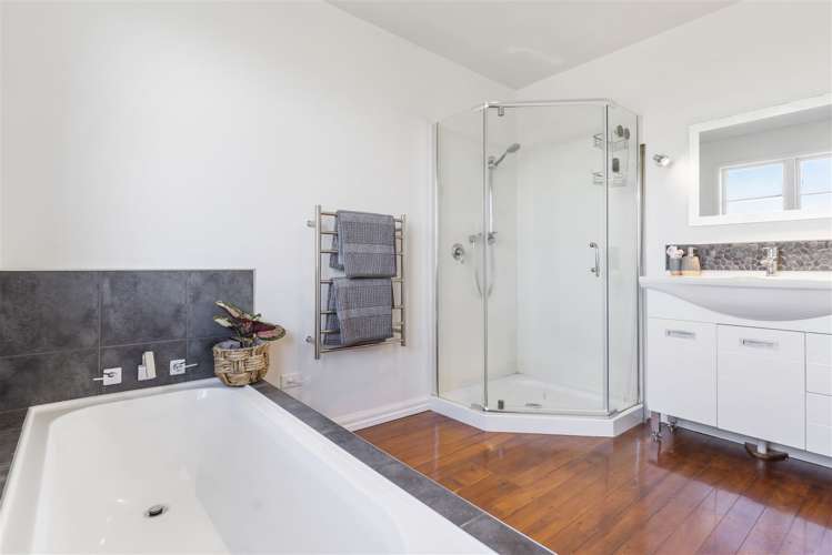 7 Woodhams Street Beach Haven_19