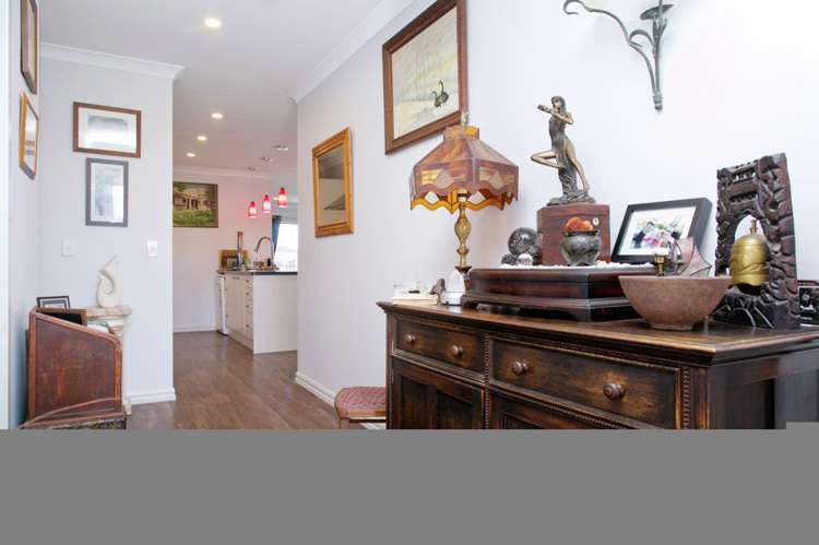 21 Noumea Drive Rangatira Park_11