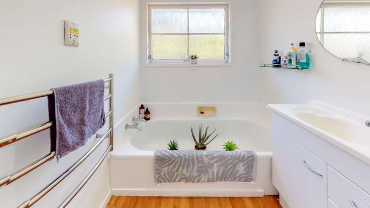 131 Helston Road Paparangi_11