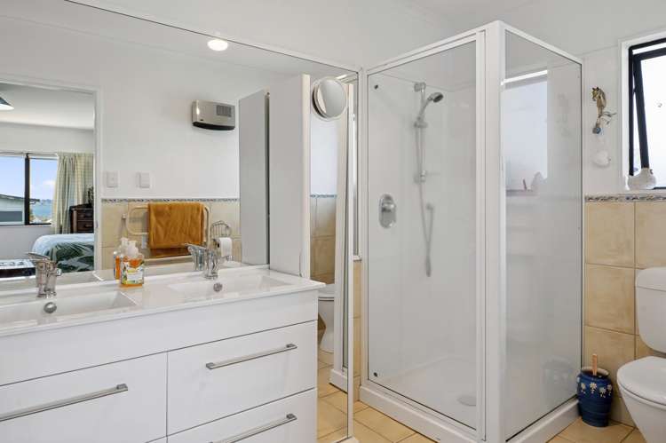 9 Gillies Avenue Central_13