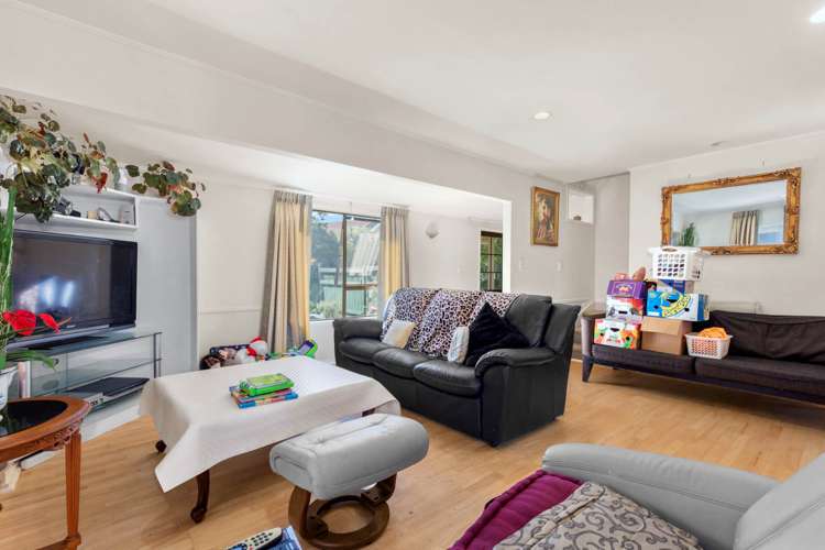 6 Orinda Close Botany Downs_14