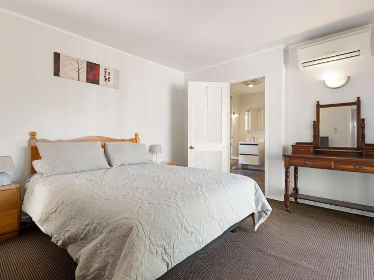 23 Gilbass Avenue Hamilton Lake_12