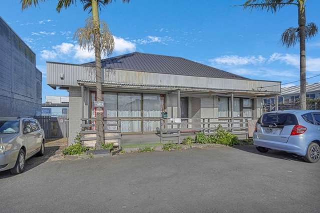 Charming 2-Bedroom Standalone Home in Prime Otahuhu Location – Perfect for Easy Living!