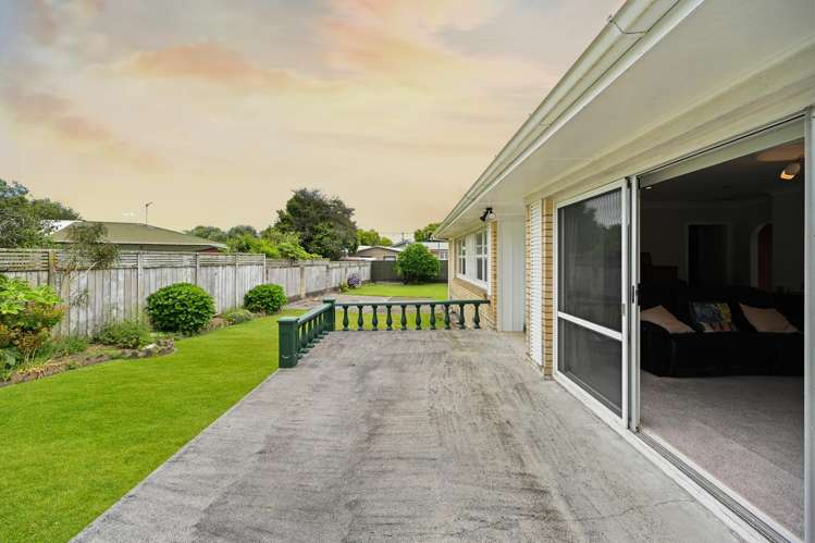 63 Resthill Crescent Glenview_12