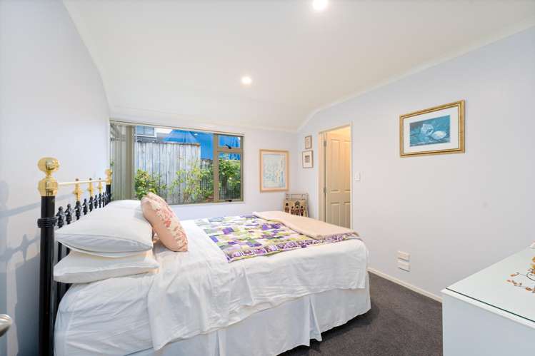 1 Sandhurst Rise Henderson Heights_10