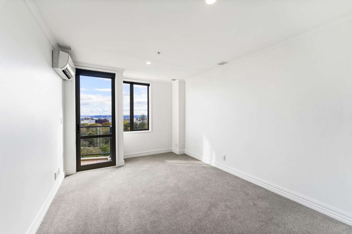Luxury 1-Bedroom Apartment with Spectacular Views 4