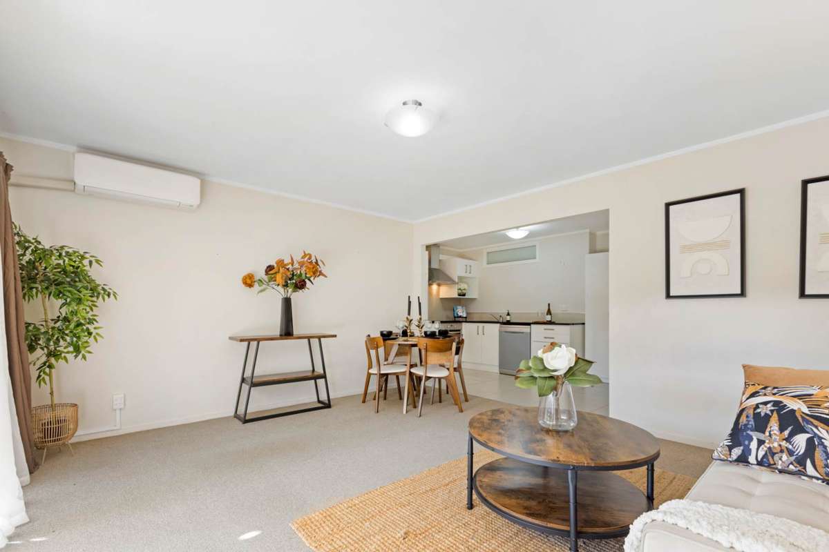 2/21 Burch Street_3