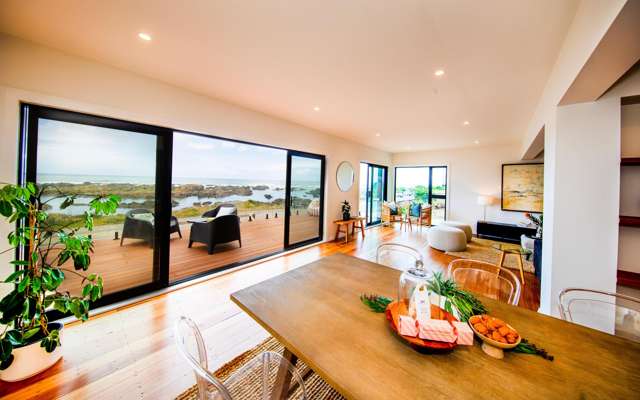 354 The Esplanade Island Bay_1