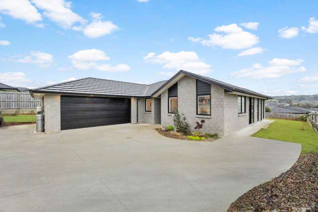 SINGLE LEVEL, BRICK, FAMILY GEM – 5 YRS YOUNG