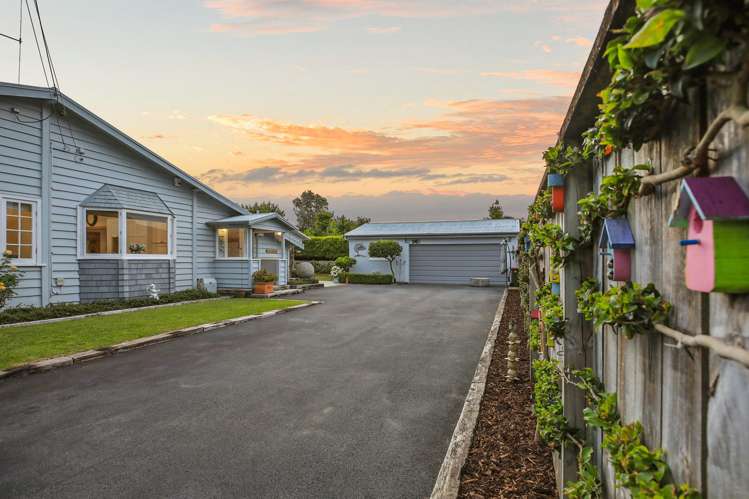 741 River Road Chartwell_4