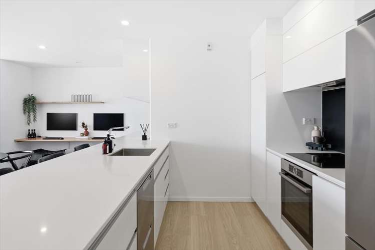 2/135 Marine Parade Mount Maunganui_12