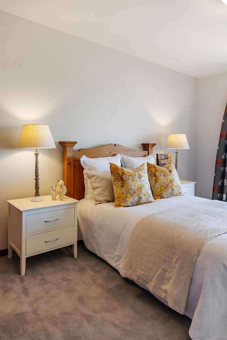 1 Watlings Place Kennedys Bush_16