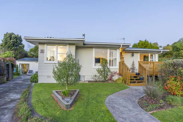 Cosy Weatherboard Cracker