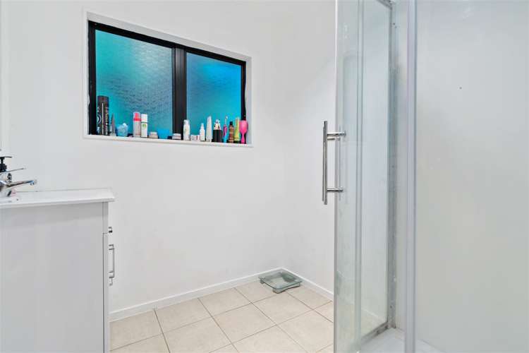 2/25a Clark Road Pahurehure_6