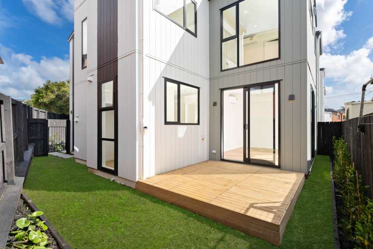 10D Serjeant Street Henderson_13