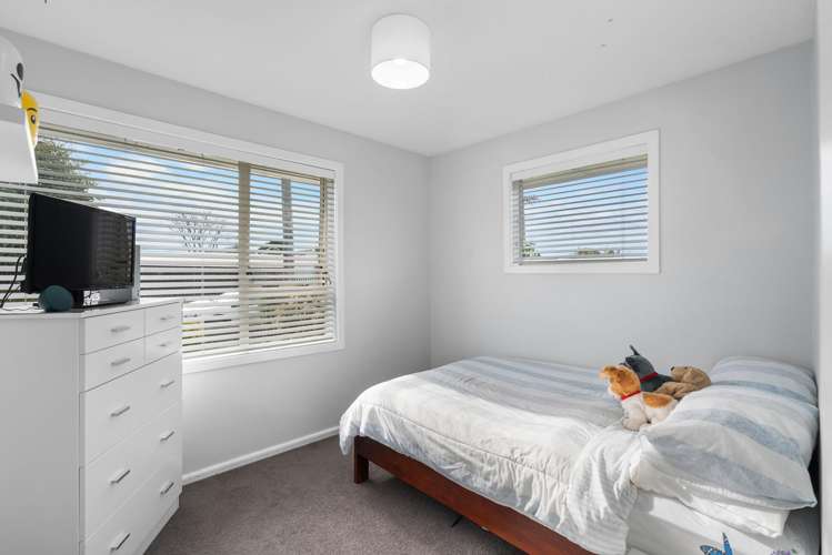 86 Neill Street Hornby_16