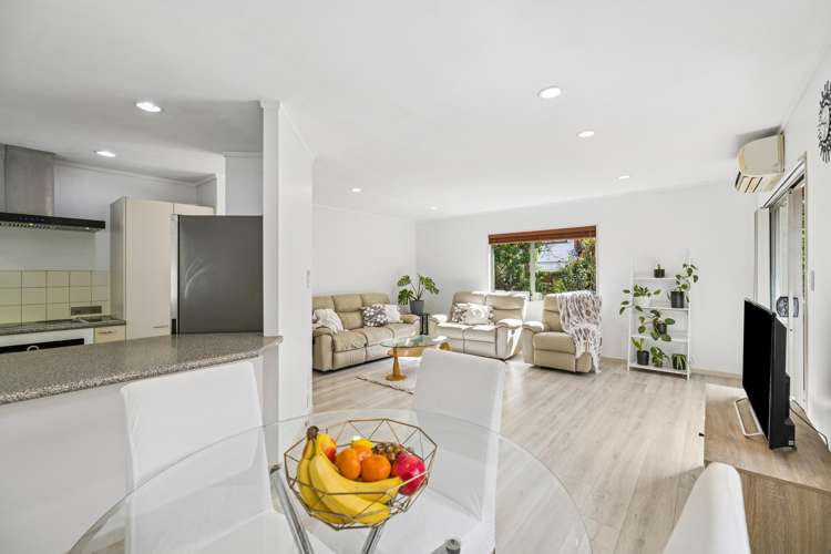 2/8 Tallington Crescent Torbay_5