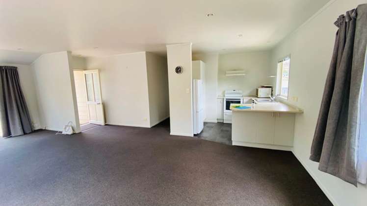 1/8 Knott Road Stanmore Bay_5