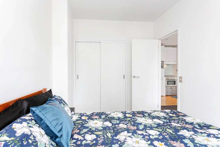 18D/16 Gore Street City Centre_7