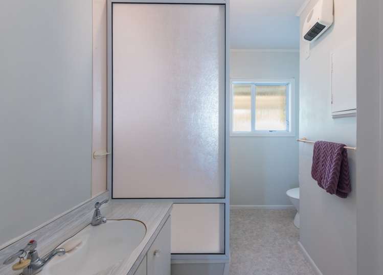 2/10 Matangi Street Stoke_9