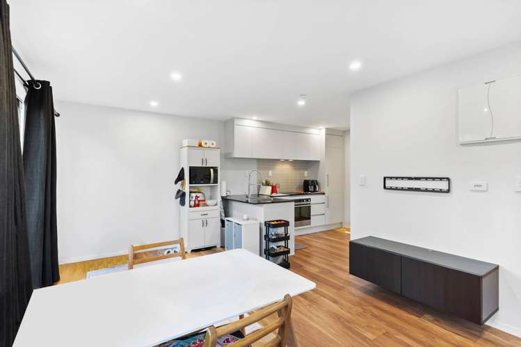 1/36 Kaipatiki Road Glenfield_4