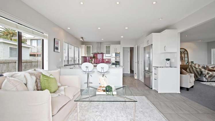 2a The Esplanade Castor Bay_6