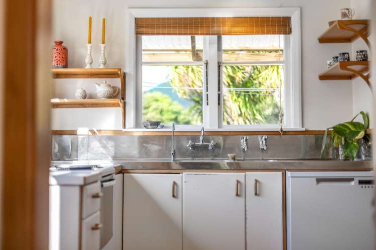 166 Wellington Road Paekakariki_8