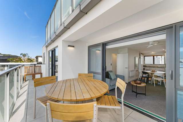 Double Decks, Bay Glimpses, Steps to the Beach