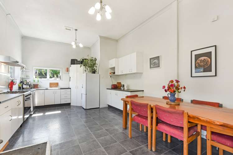 75 Toi Toi Street Toi Toi_5