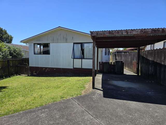 Very Private, Fully Fenced, Tidy 3 Bedroom House