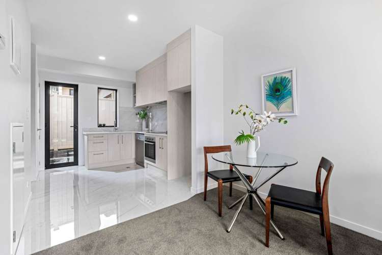 6/4 Glenhaven Place Te Atatu Peninsula_6