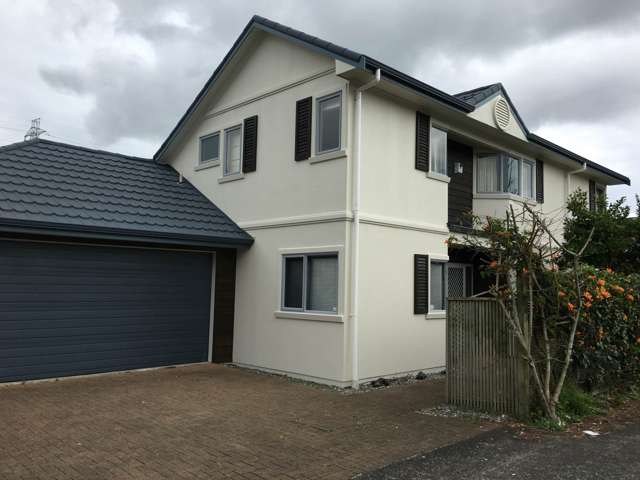 4 BEDROOM HOUSE IN CENTRAL MT WELLINGTON!