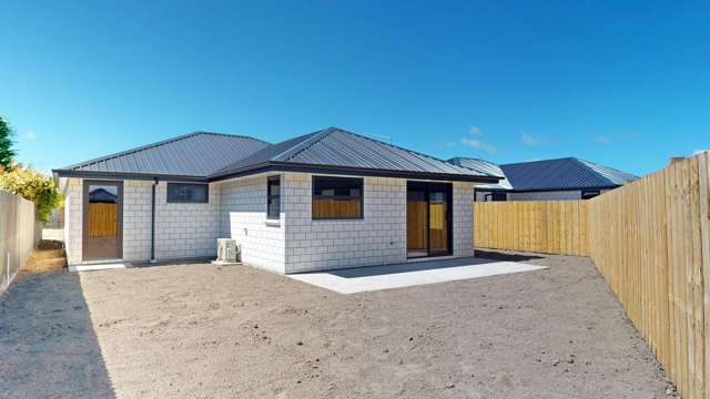 New 3 Bedroom Townhouse on Beach Road