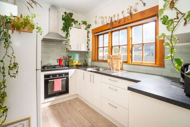 42C Apu Crescent Lyall Bay_1