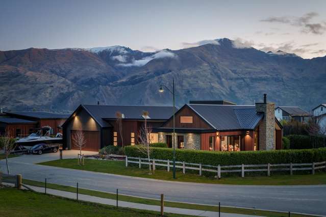 Luxury, light, and Mount Gold vistas