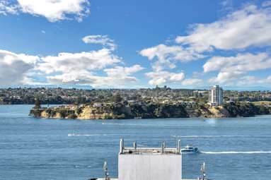 2003/10 Commerce Street_4